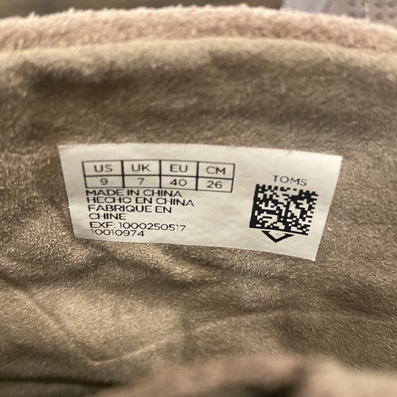 Tom’s Booties - Picture 2 of 3